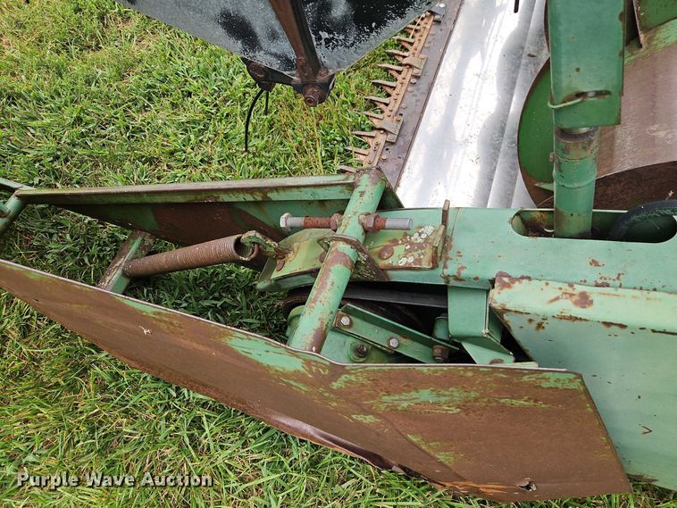 image for item EB8252 1981 John Deere 6620 combine