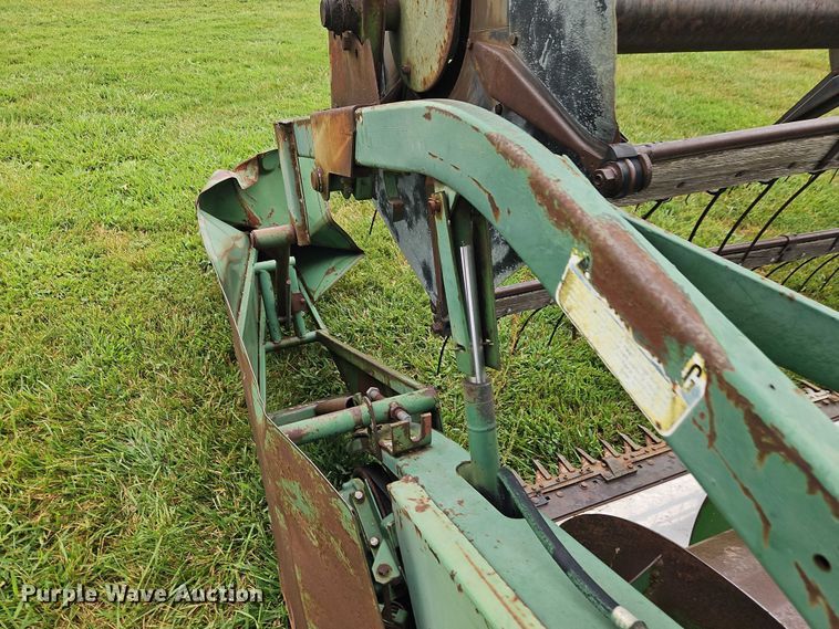 image for item EB8252 1981 John Deere 6620 combine