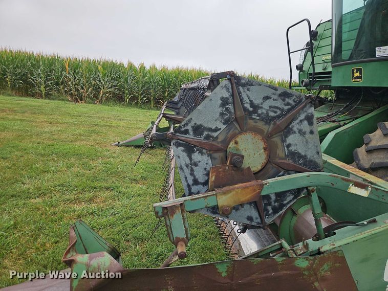 image for item EB8252 1981 John Deere 6620 combine