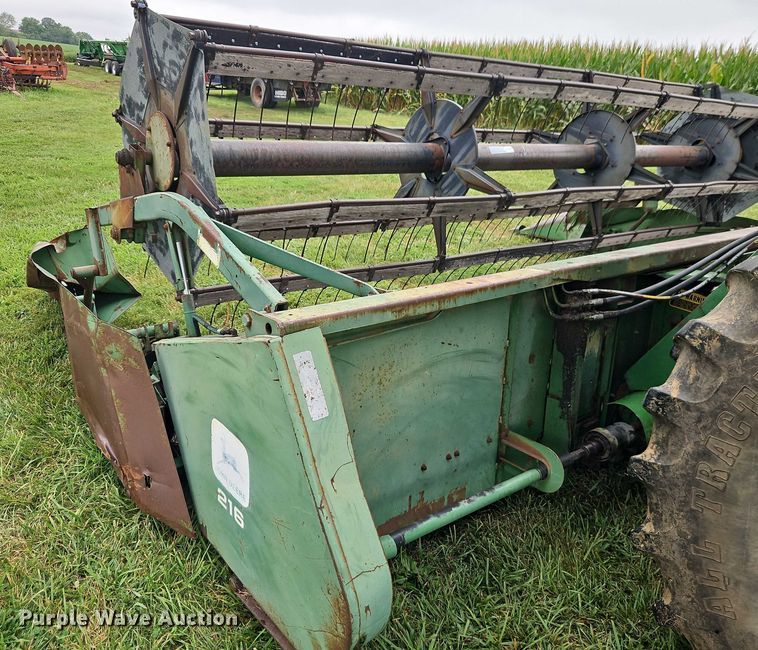 image for item EB8252 1981 John Deere 6620 combine