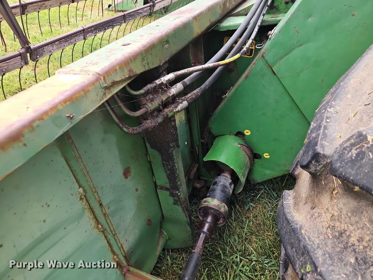 image for item EB8252 1981 John Deere 6620 combine