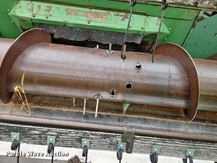 image for item EB8252 1981 John Deere 6620 combine