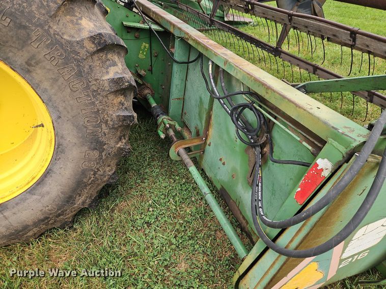 image for item EB8252 1981 John Deere 6620 combine