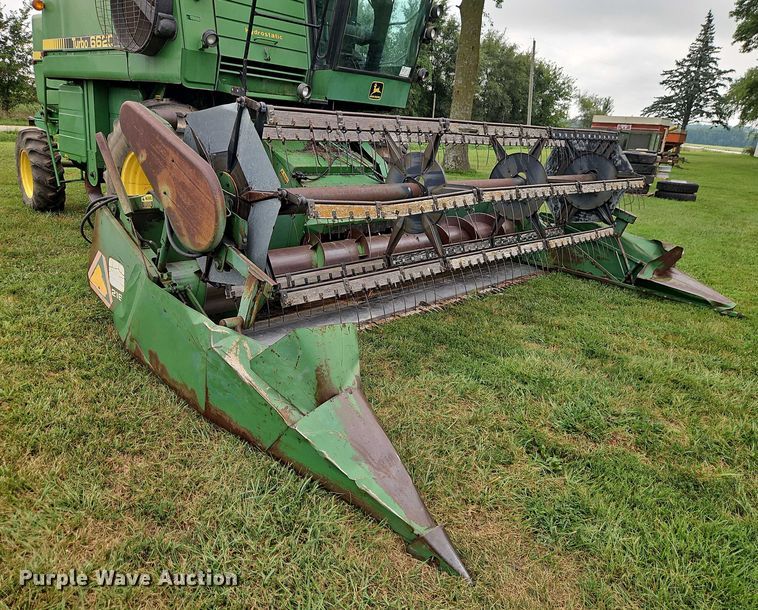 image for item EB8252 1981 John Deere 6620 combine