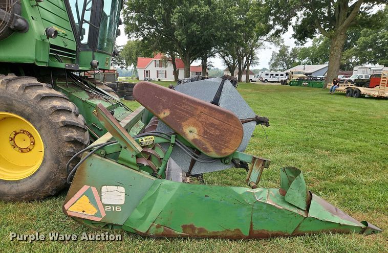 image for item EB8252 1981 John Deere 6620 combine