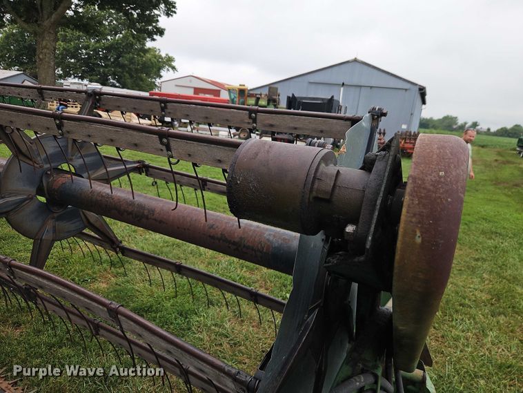 image for item EB8252 1981 John Deere 6620 combine