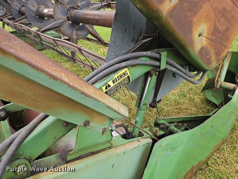 image for item EB8252 1981 John Deere 6620 combine