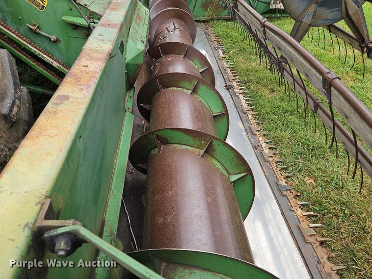 image for item EB8252 1981 John Deere 6620 combine