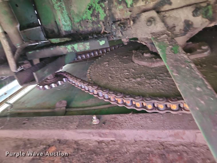 image for item EB8252 1981 John Deere 6620 combine