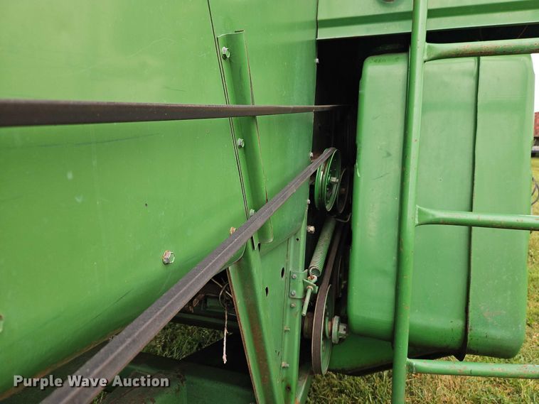 image for item EB8252 1981 John Deere 6620 combine