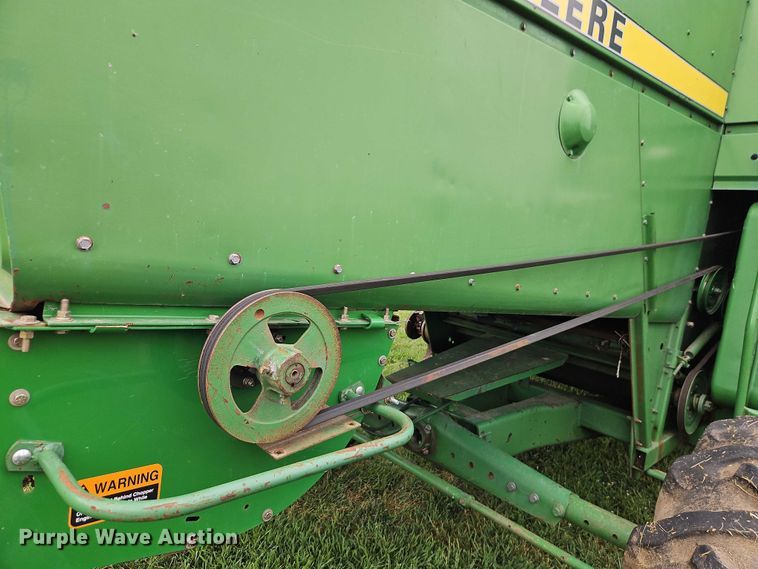 image for item EB8252 1981 John Deere 6620 combine