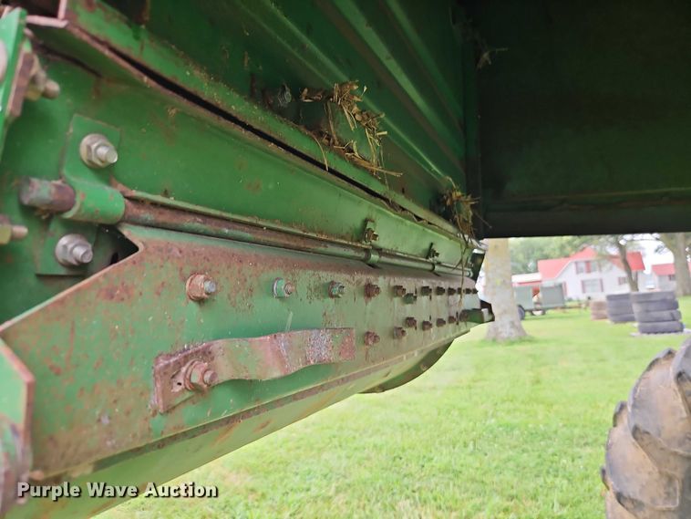 image for item EB8252 1981 John Deere 6620 combine