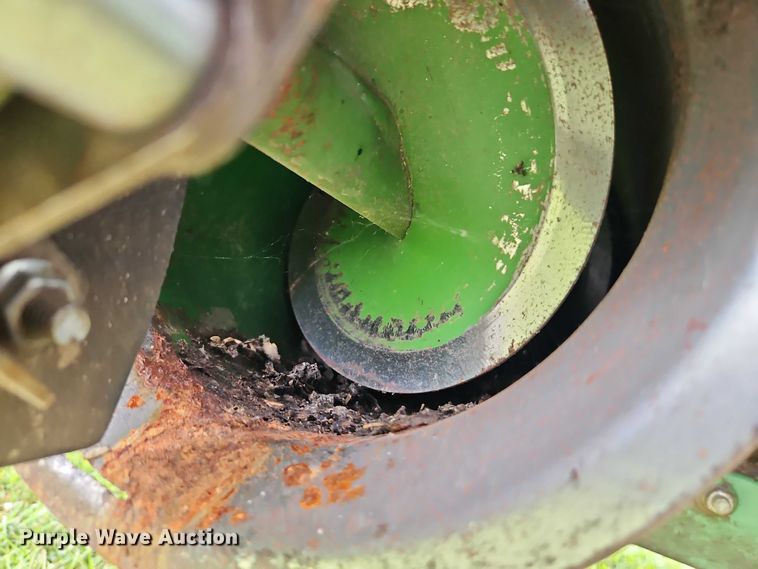 image for item EB8252 1981 John Deere 6620 combine