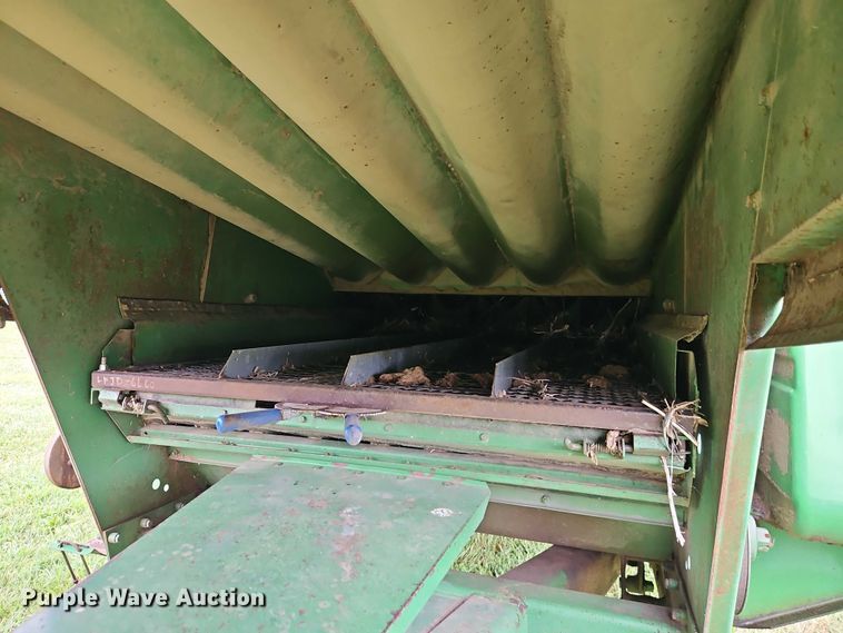 image for item EB8252 1981 John Deere 6620 combine