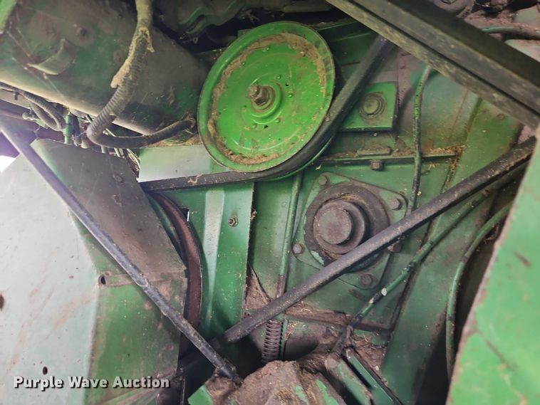 image for item EB8252 1981 John Deere 6620 combine