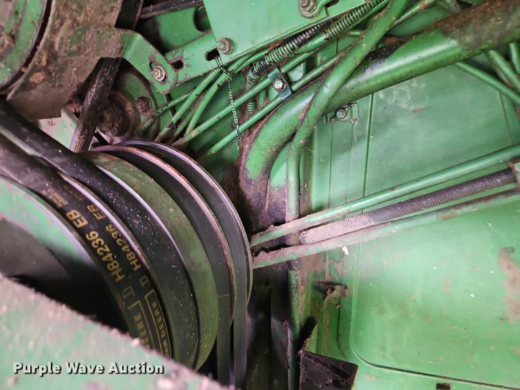 image for item EB8252 1981 John Deere 6620 combine