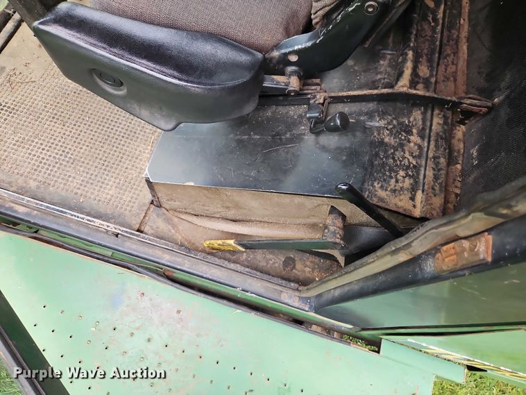 image for item EB8252 1981 John Deere 6620 combine