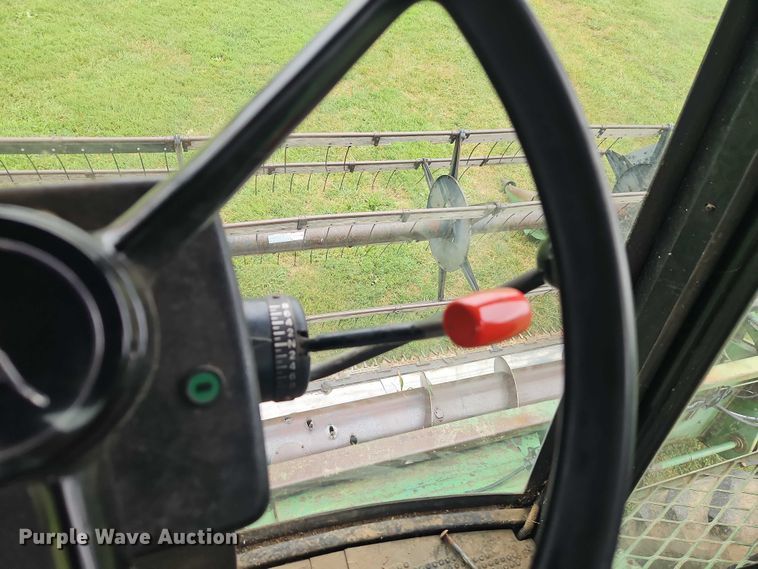 image for item EB8252 1981 John Deere 6620 combine