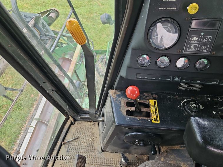 image for item EB8252 1981 John Deere 6620 combine