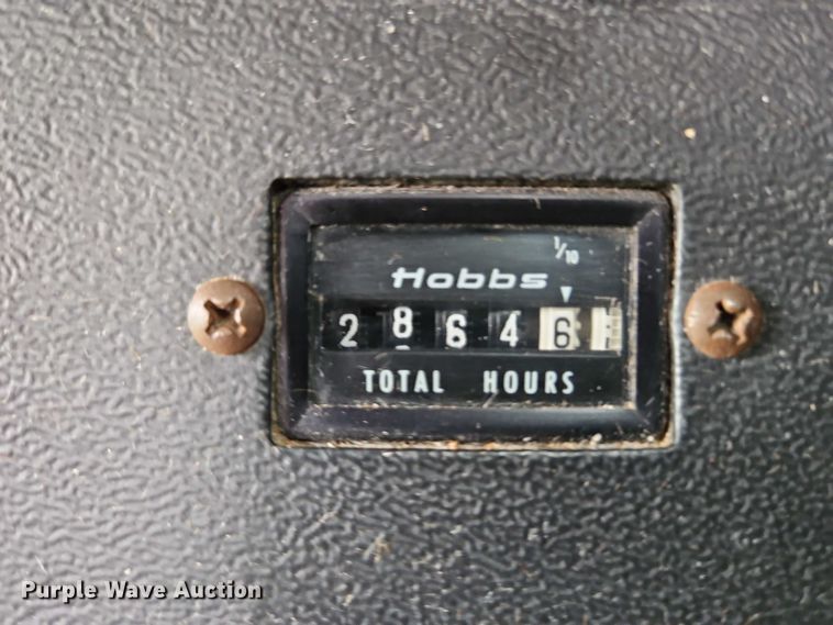 image for item EB8252 1981 John Deere 6620 combine