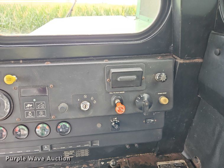 image for item EB8252 1981 John Deere 6620 combine
