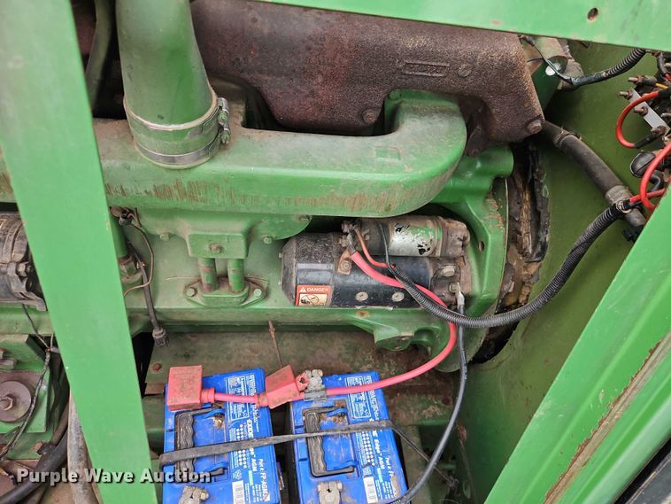 image for item EB8252 1981 John Deere 6620 combine
