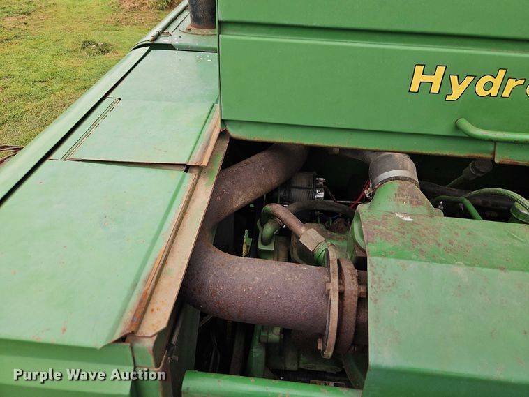 image for item EB8252 1981 John Deere 6620 combine