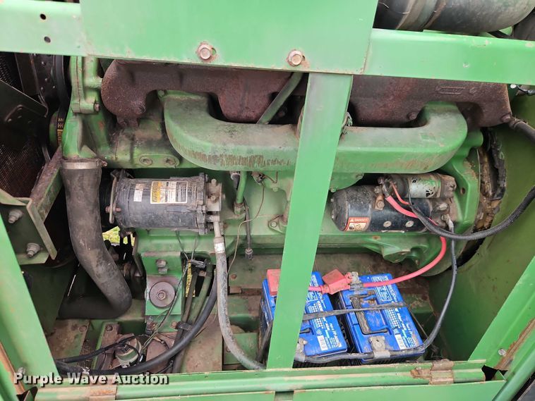 image for item EB8252 1981 John Deere 6620 combine