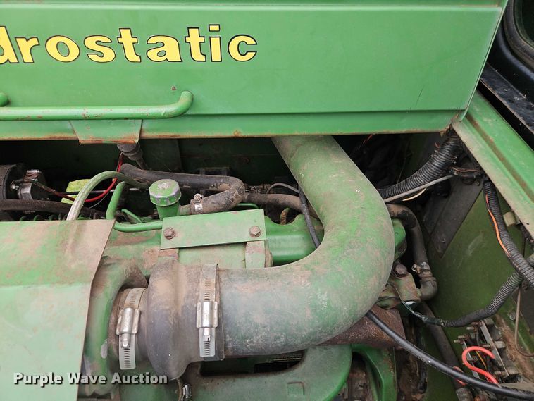 image for item EB8252 1981 John Deere 6620 combine