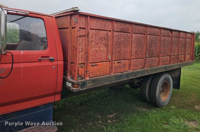 image for item EB8254 1980 Ford grain truck