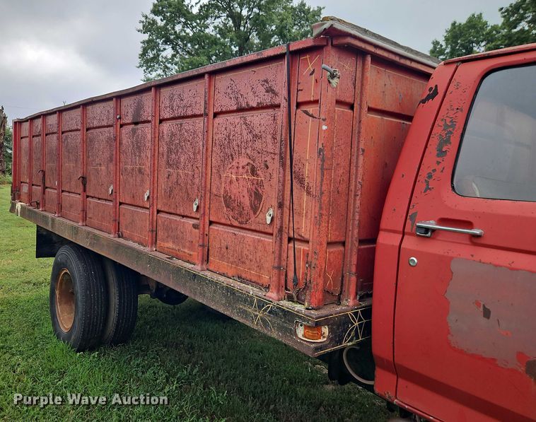 image for item EB8254 1980 Ford grain truck