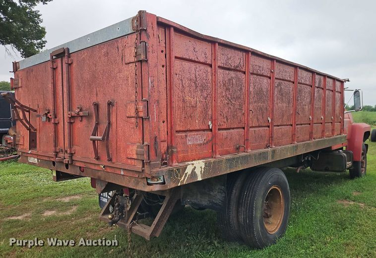 image for item EB8254 1980 Ford grain truck