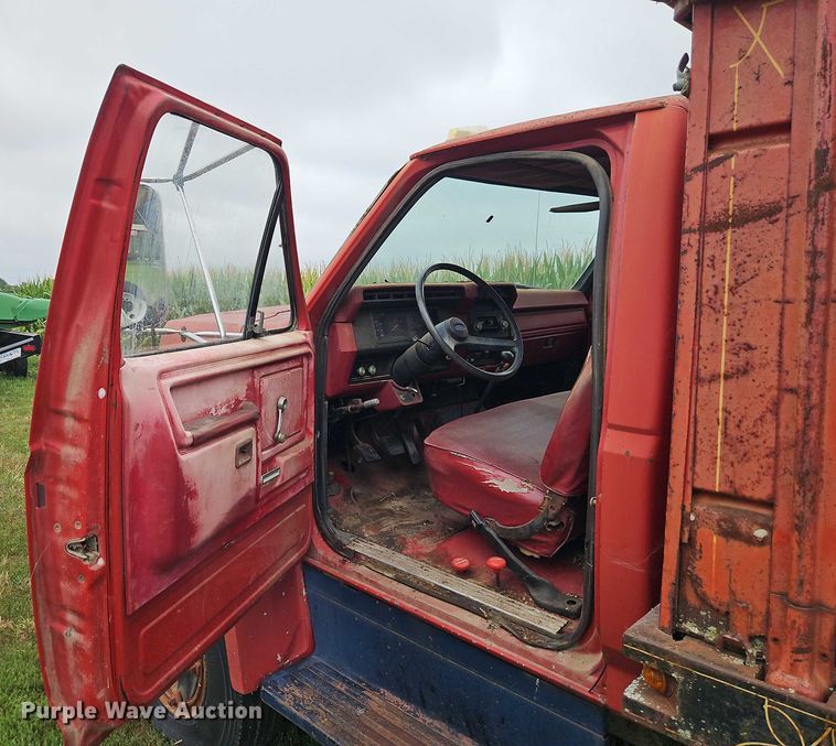 image for item EB8254 1980 Ford grain truck