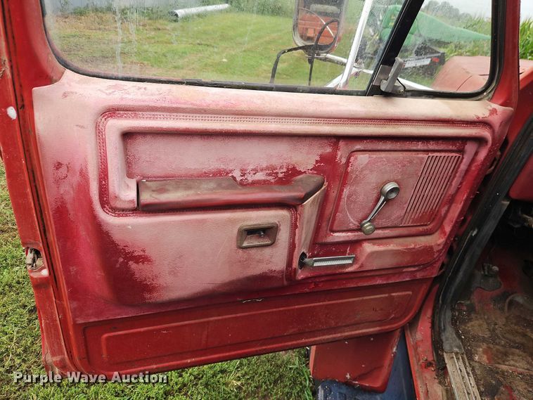 image for item EB8254 1980 Ford grain truck