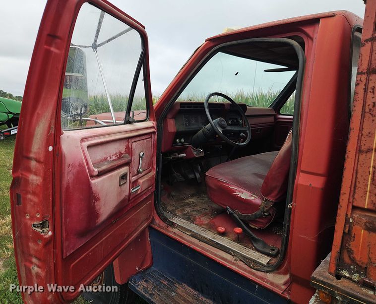 image for item EB8254 1980 Ford grain truck