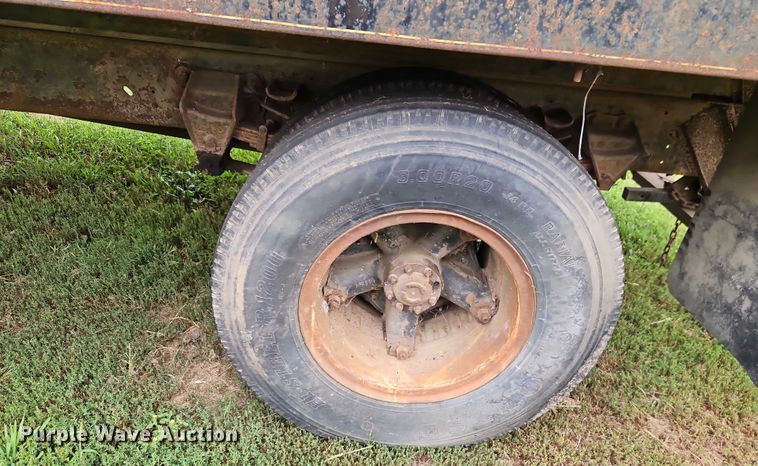 image for item EB8254 1980 Ford grain truck