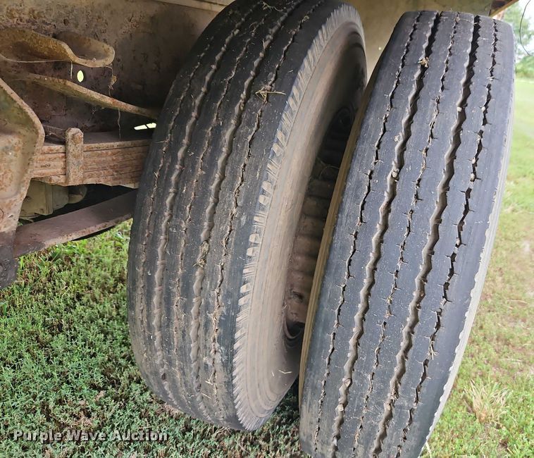 image for item EB8254 1980 Ford grain truck