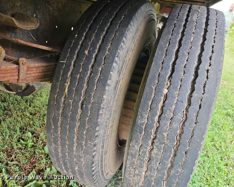 image for item EB8254 1980 Ford grain truck