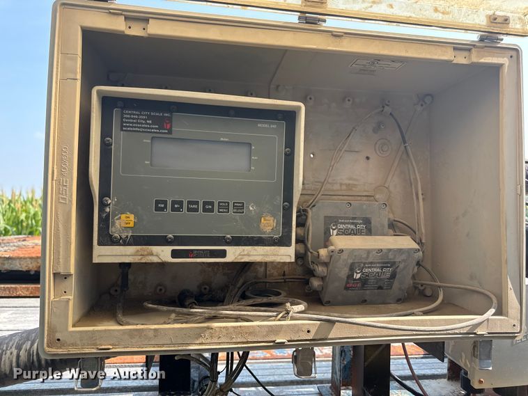 image for item ED4410 2000 TRAILERS flatbed trailer