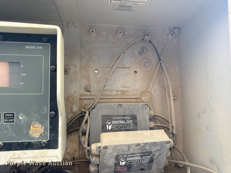 image for item ED4410 2000 TRAILERS flatbed trailer