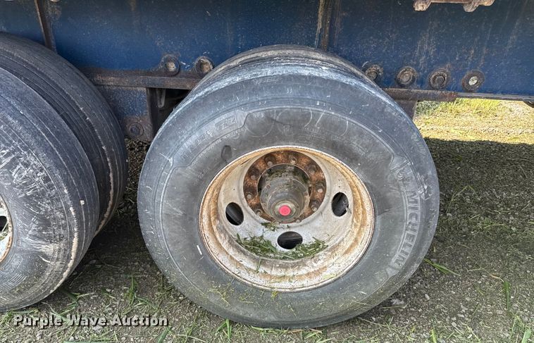 image for item ED4410 2000 TRAILERS flatbed trailer