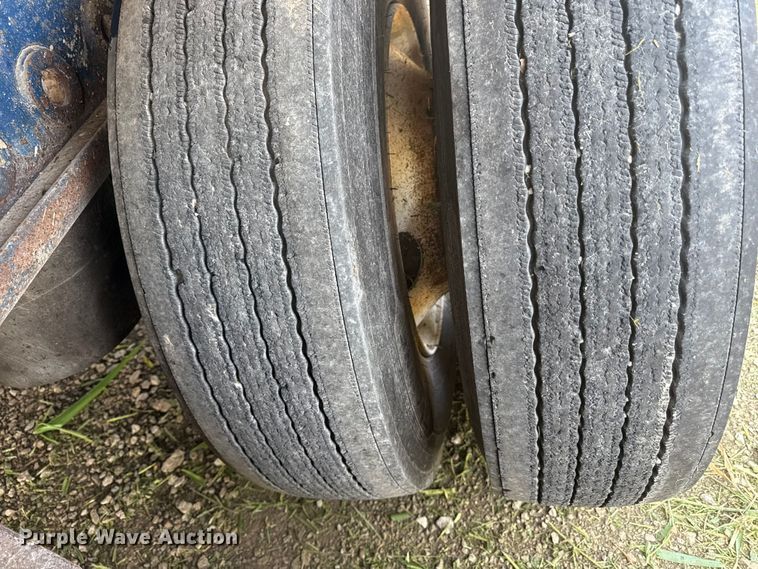 image for item ED4410 2000 TRAILERS flatbed trailer