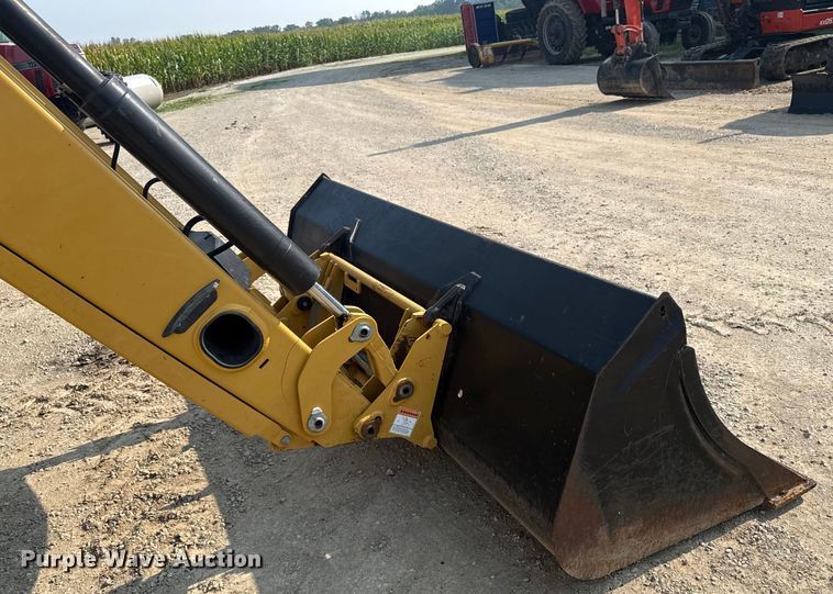 image for item ED4412 Challenger MT565B MFWD tractor