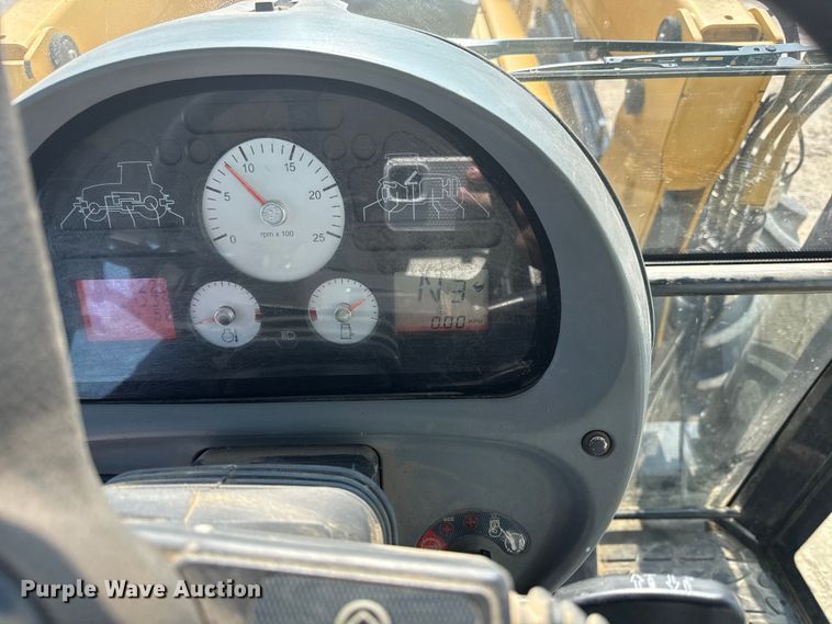 image for item ED4412 Challenger MT565B MFWD tractor