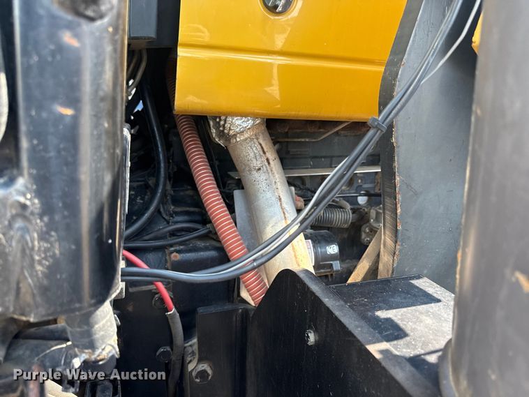 image for item ED4412 Challenger MT565B MFWD tractor