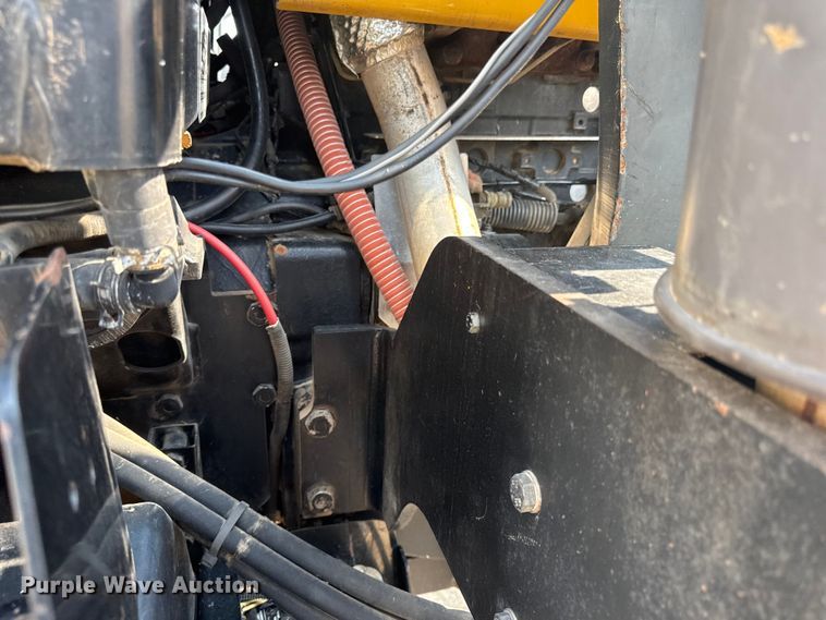 image for item ED4412 Challenger MT565B MFWD tractor