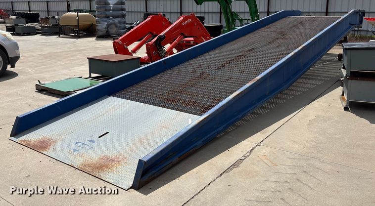 image for item EE3950 Loading dock