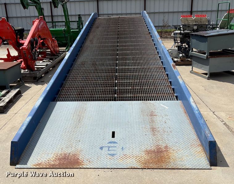 image for item EE3950 Loading dock