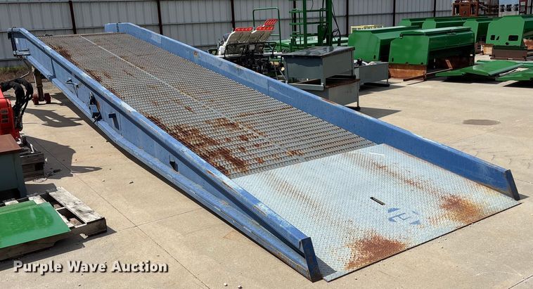 image for item EE3950 Loading dock