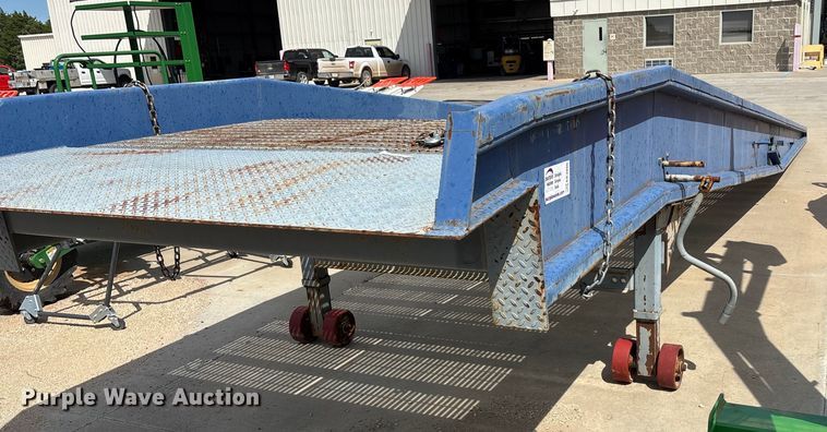 image for item EE3950 Loading dock